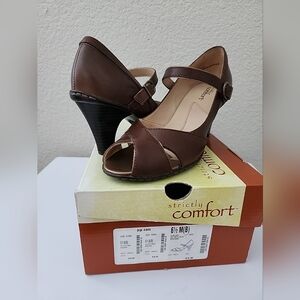 Strictly Comfort Women's Open Toe Brown Buckle Strap Shoes Sz 6.5M